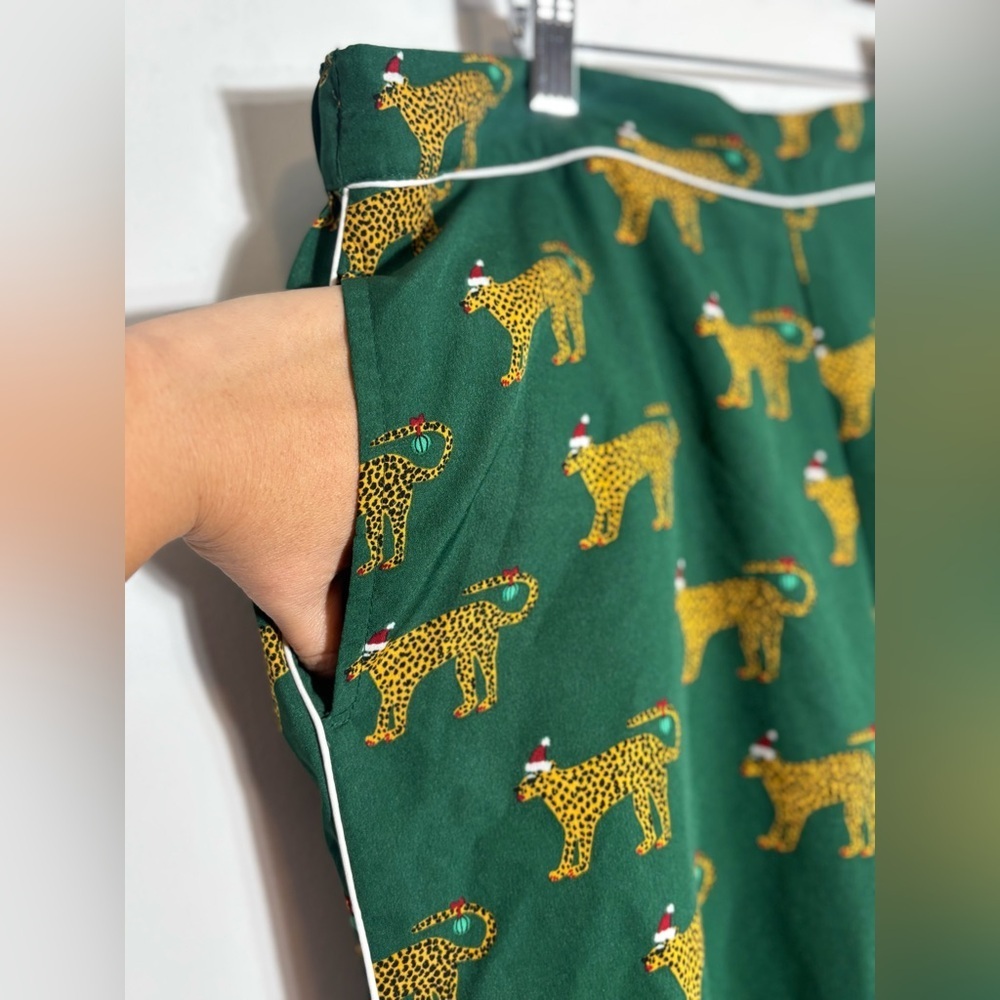 Bouffants & Broken Hearts Green Cheetah Print Christmas Pajama Pants Size Medium - Picture 3 of 5
